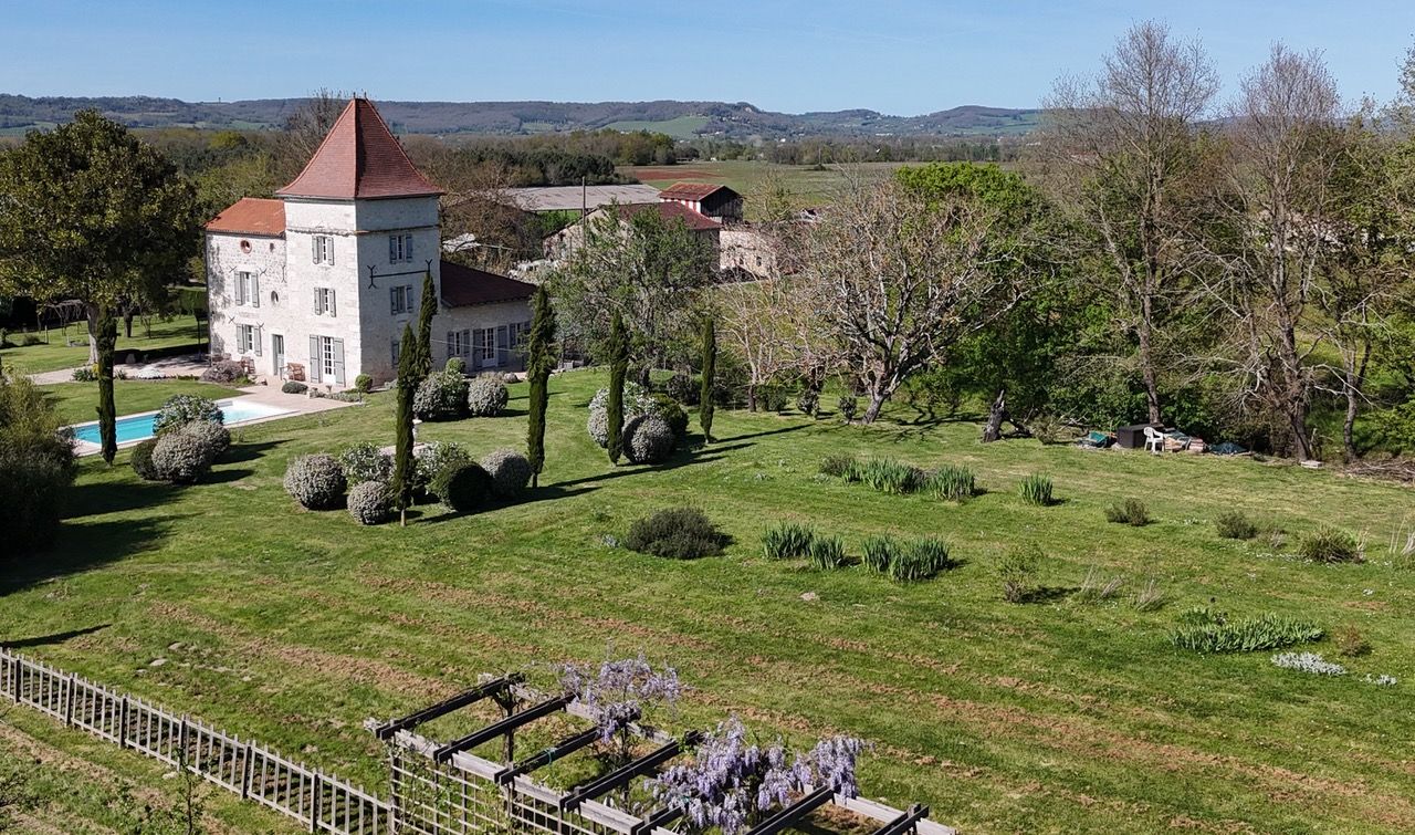 Charming stone house with swimming pool in the heart of the orchards of Lot-et-Garonne in Occitanie, Lot (46) - Image thumbnail