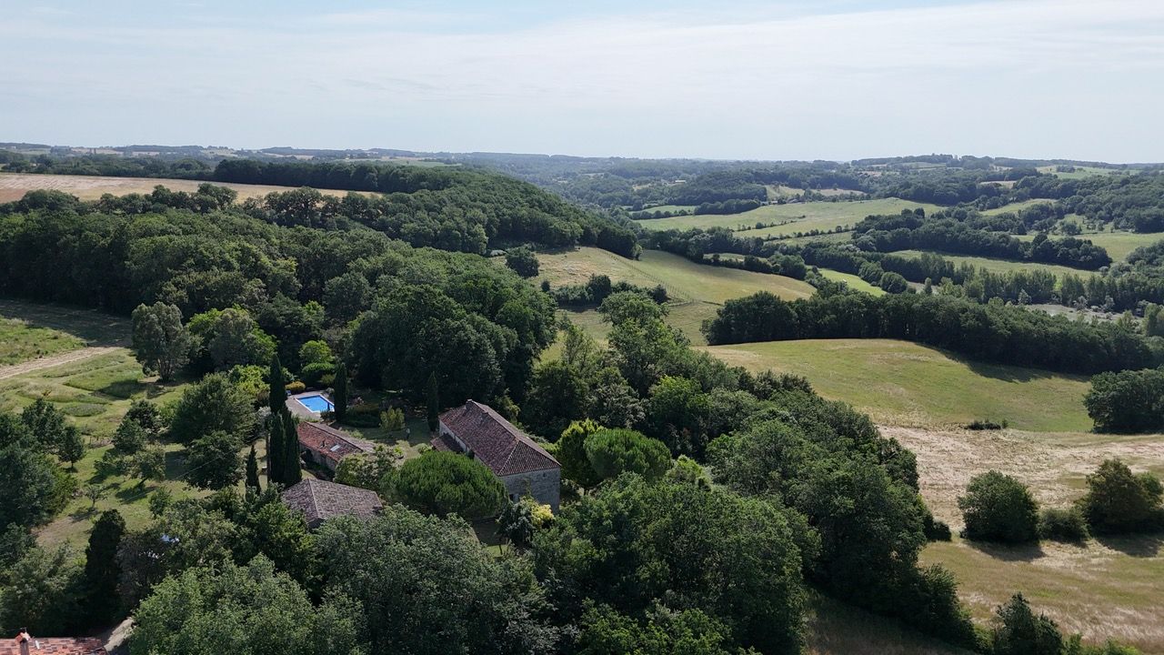 Authentic property with guest house, swimming pool, spring, and stunning views in Nouvelle-Aquitaine, Lot-et-Garonne (47) - Image 69