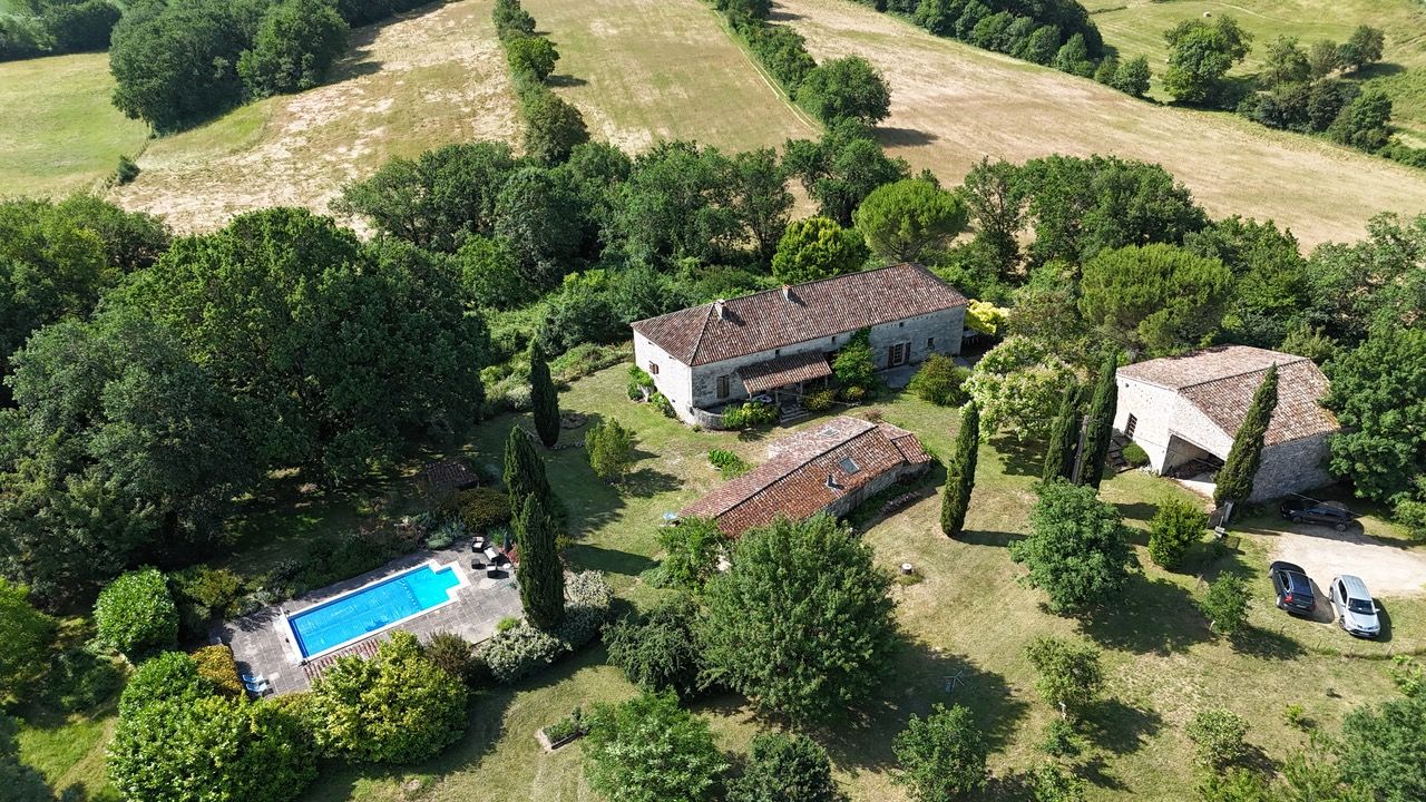 Authentic property with guest house, swimming pool, spring, and stunning views in Nouvelle-Aquitaine, Lot-et-Garonne (47) - Image 65