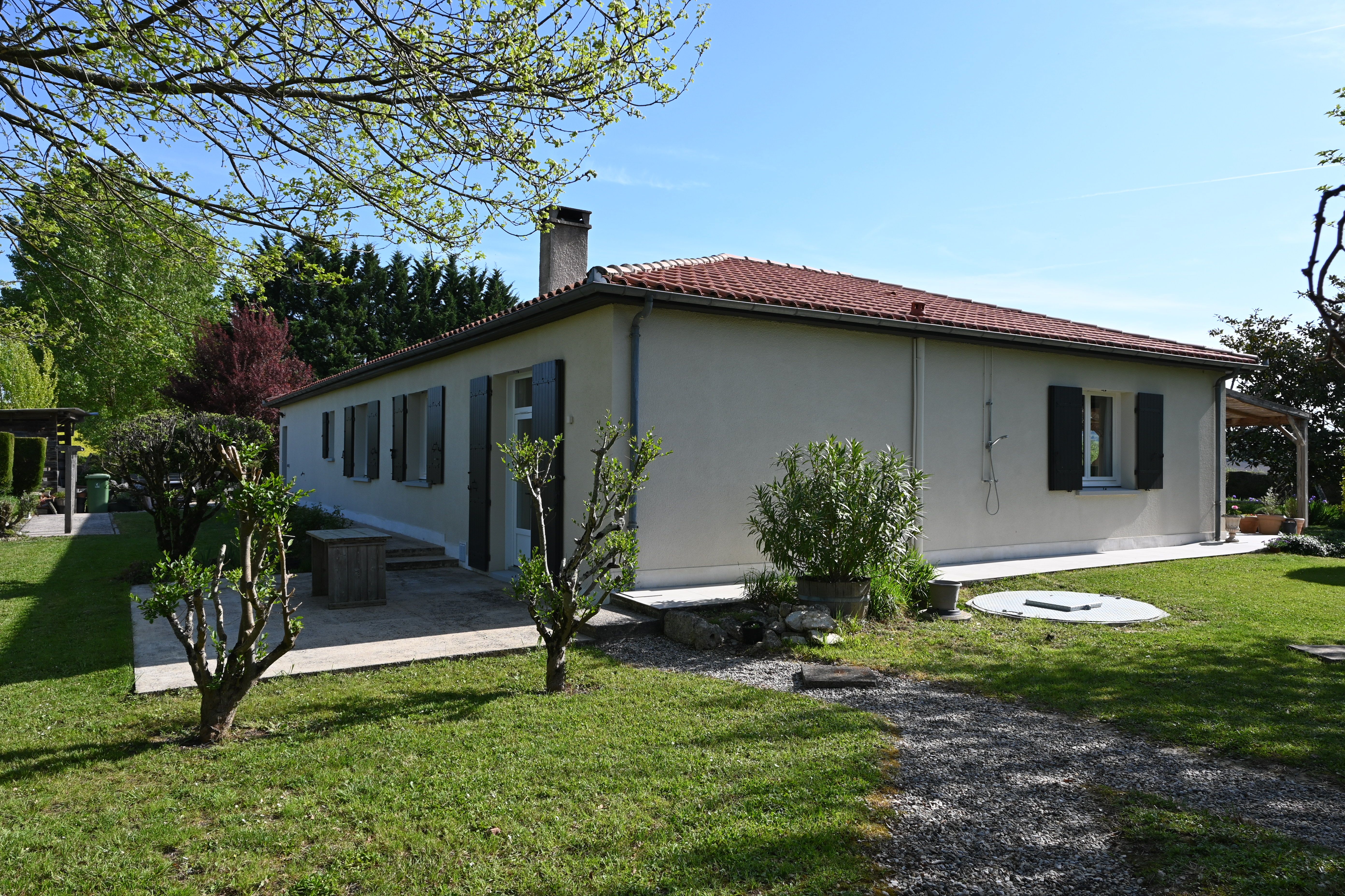 Countryside house in perfect condition with beautiful garden in None, None - Image 9