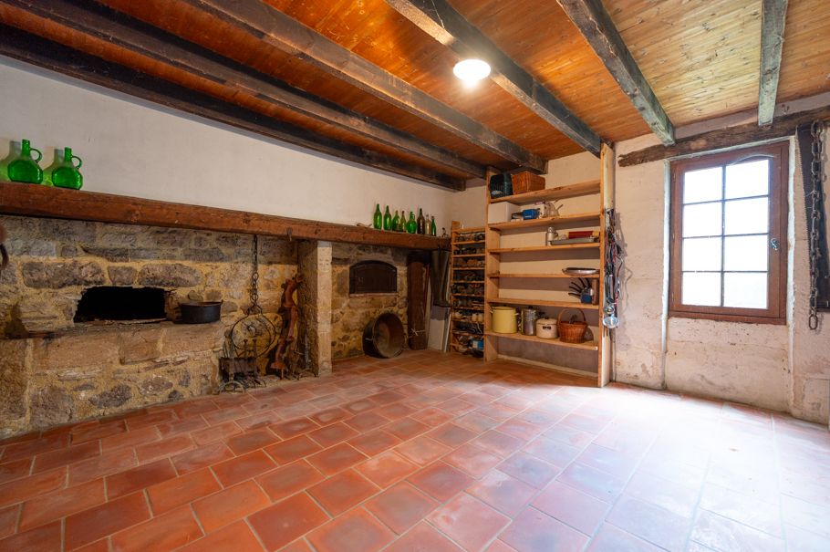 Authentic country property with outbuildings and swimming pool on 7ha in Occitanie, Lot (46) - Image 33