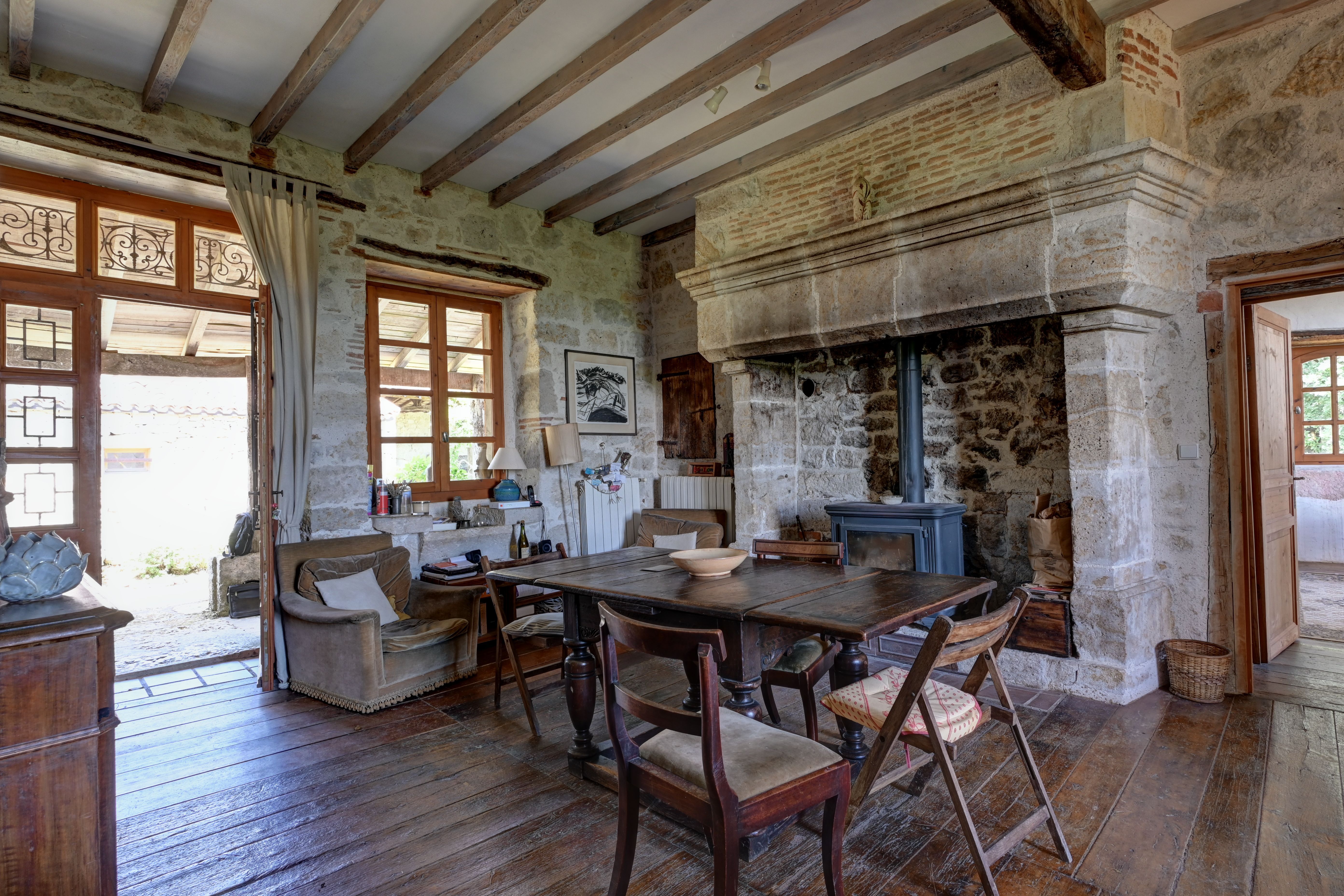 Authentic property with guest house, swimming pool, spring, and stunning views in Nouvelle-Aquitaine, Lot-et-Garonne (47) - Image 9