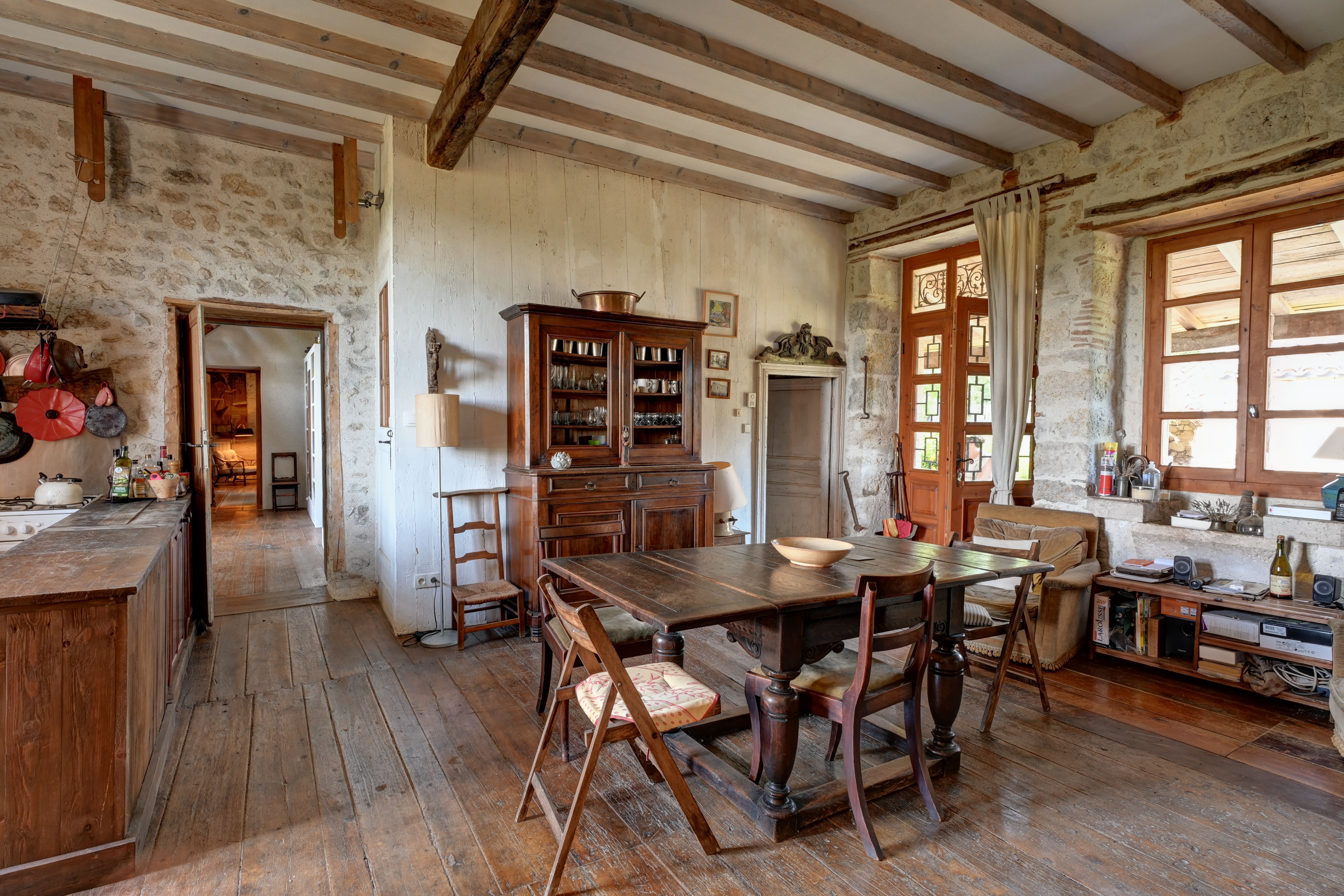 Authentic property with guest house, swimming pool, spring, and stunning views in Nouvelle-Aquitaine, Lot-et-Garonne (47) - Image 7