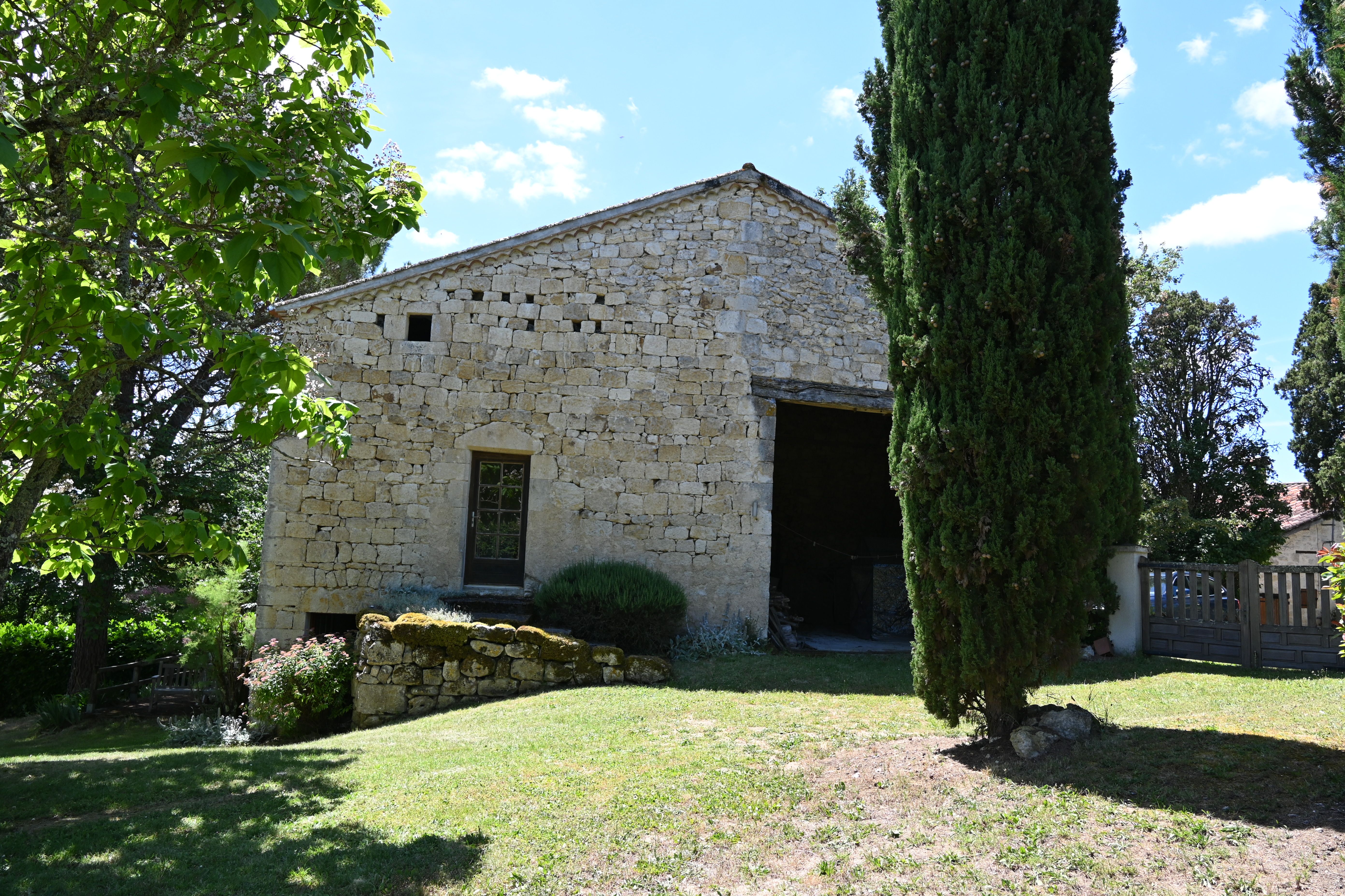 Authentic property with guest house, swimming pool, spring, and stunning views in Nouvelle-Aquitaine, Lot-et-Garonne (47) - Image 49