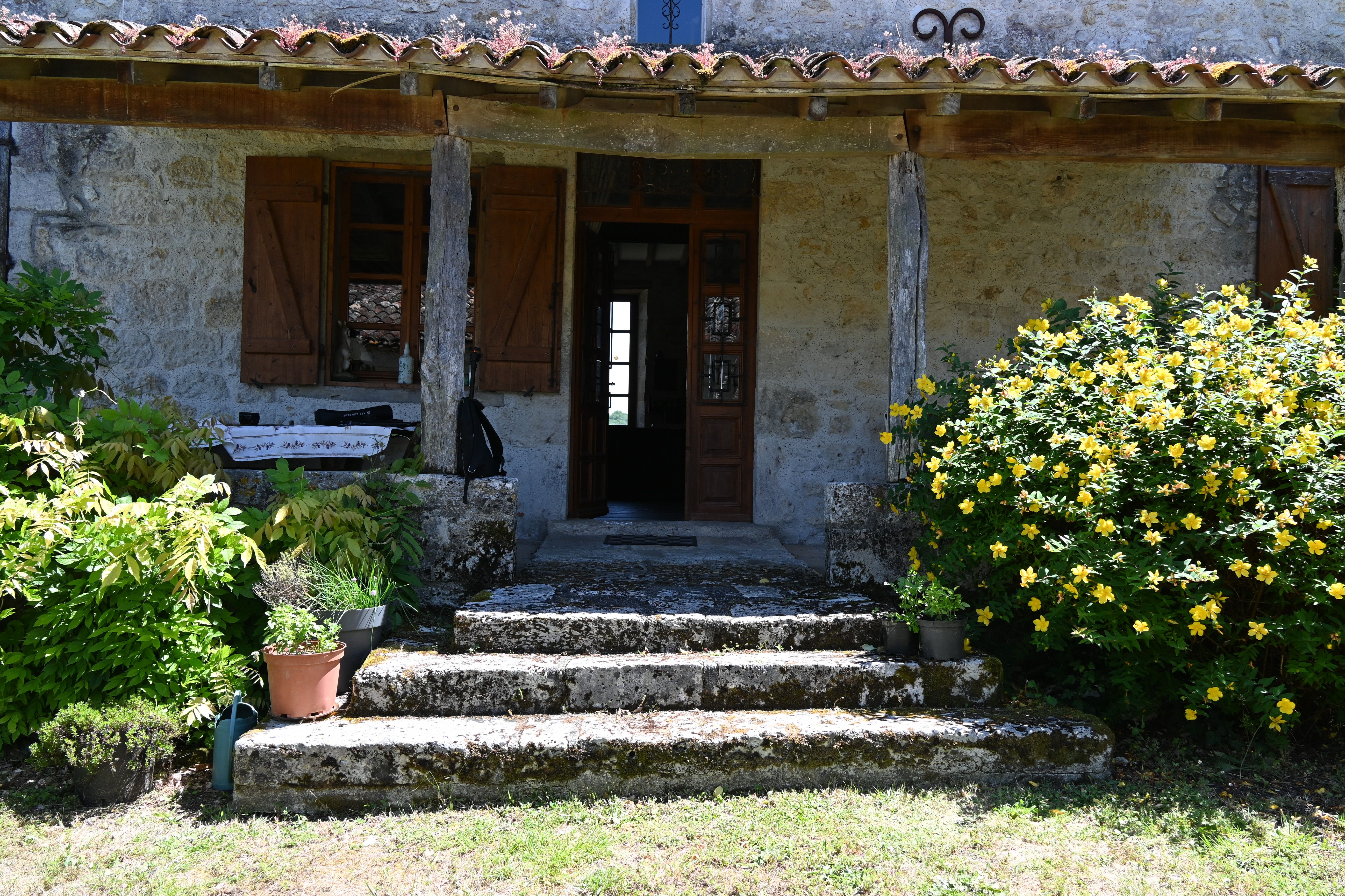 Authentic property with guest house, swimming pool, spring, and stunning views in Nouvelle-Aquitaine, Lot-et-Garonne (47) - Image 3