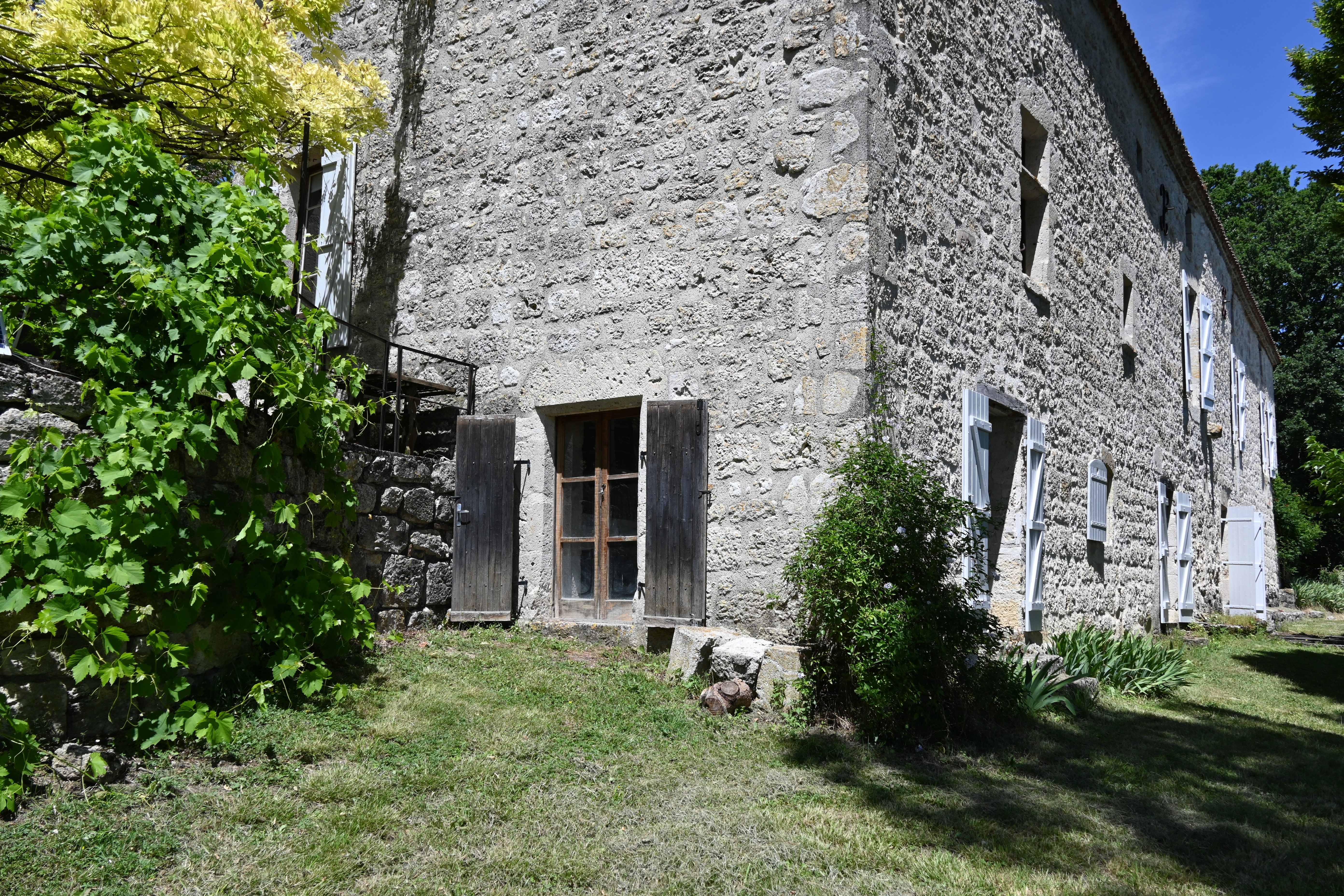 Authentic property with guest house, swimming pool, spring, and stunning views in Nouvelle-Aquitaine, Lot-et-Garonne (47) - Image 37