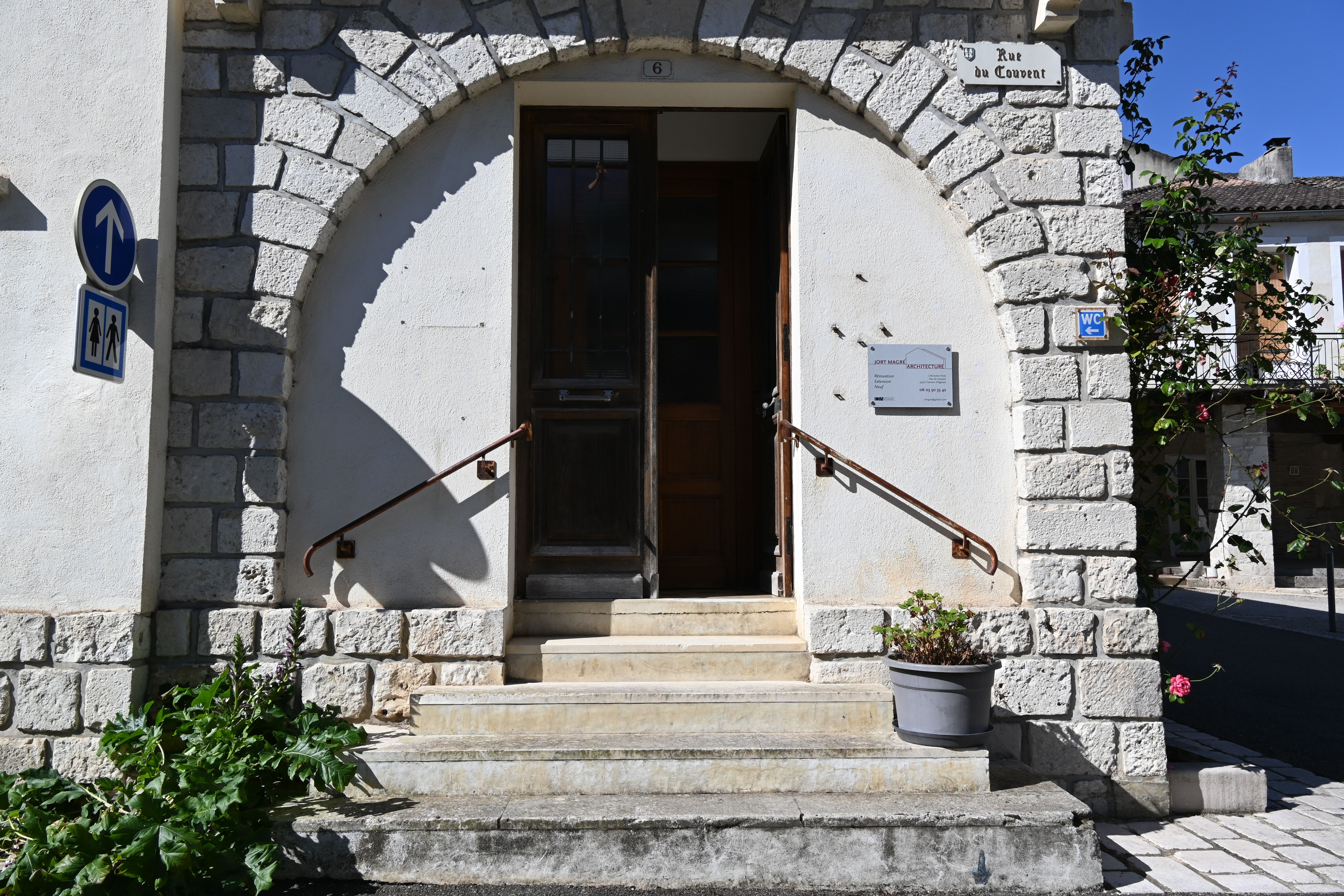 Former Post Office Renovated with Courtyard and Outbuilding in the Heart of Tournon-d’Agenais