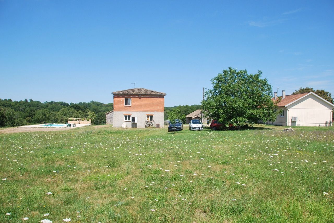 Property with two houses, swimming pool and outbuildings in None, None - Image 5